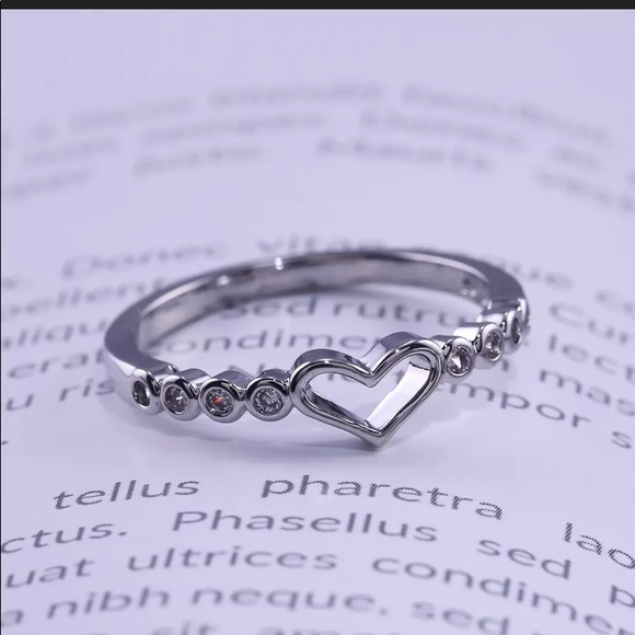 .925 Sterling Silver Heart Ring & White Sapphires size 7 - Picture 4 of 6